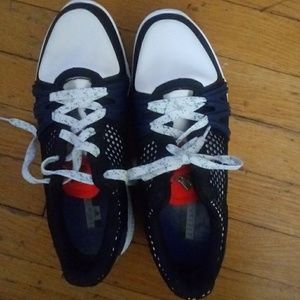 Women's size 8 Adidas Stellasport